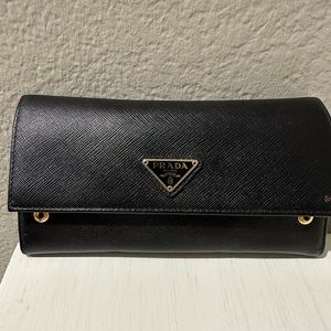 Prada wallet great condition